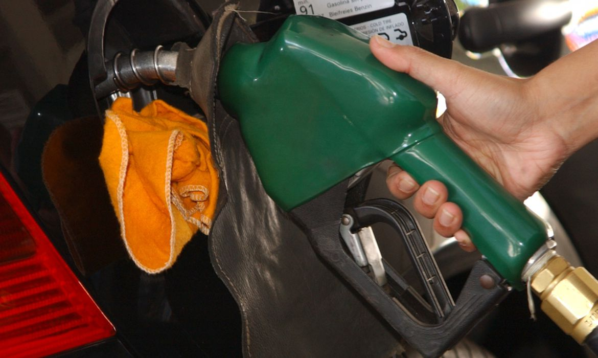 O preço da gasolina deve chegar a R$ 6,61 no Rio