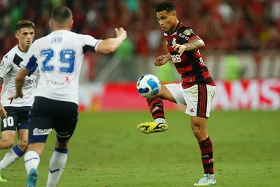 Camisa 35 do Fla é desejado por Real Madrid, Liverpool e Manchester United