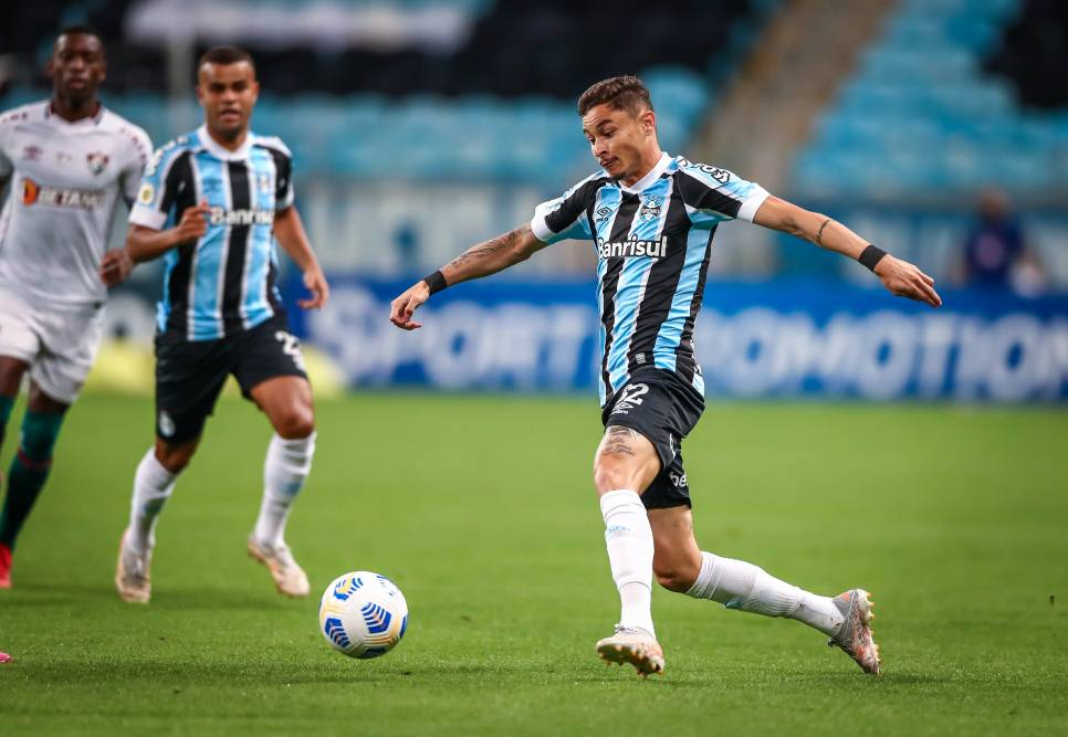 Diogo Barbosa em ação pelo Grêmio: Tricolor segue ameaçado de rebaixamento Lucas Uebel / Grêmio