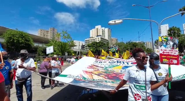 Manifestantes protestam contra a fome no centro de Salvador Foto: Reprodução