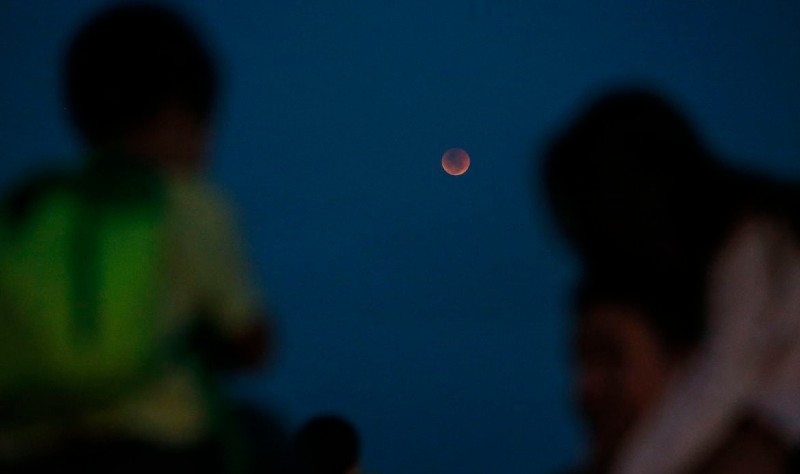 Eclipse lunar terá Lua de Sangue na madrugada desta terça-feira Fernando Frazão/Agência Brasil