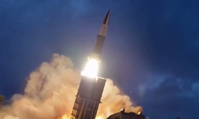 Coreia do Norte lança míssil ao mar após promessa de aumentar arsenal nuclear