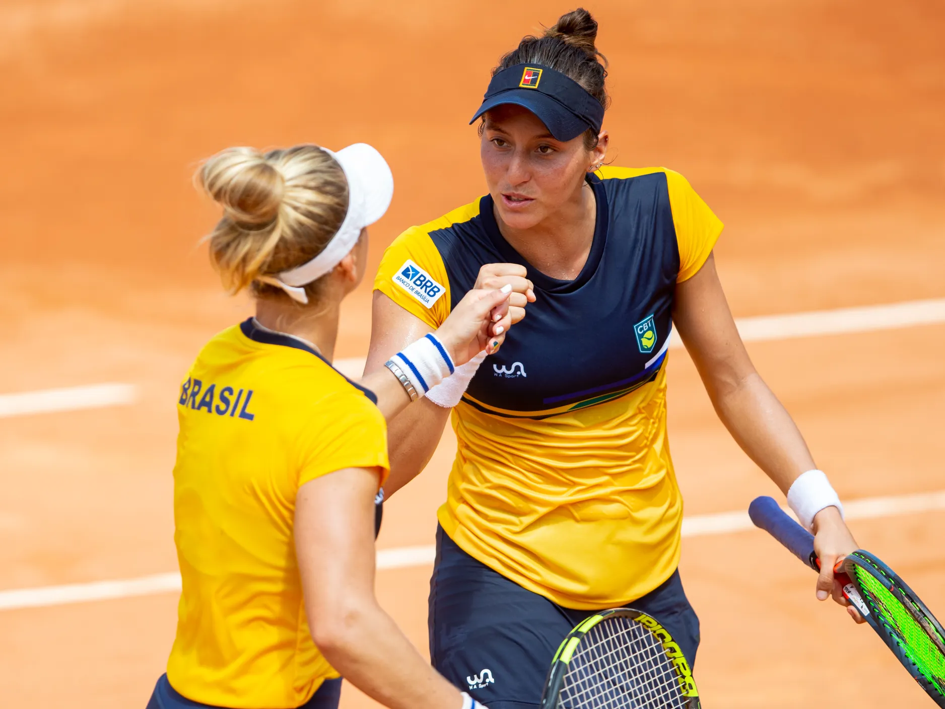 Luisa Stefani e Laura Pigosi conquistam medalha de bronze inédita para o tênis brasileiro 