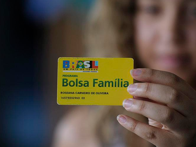 Governo anuncia regras do Auxílio Brasil