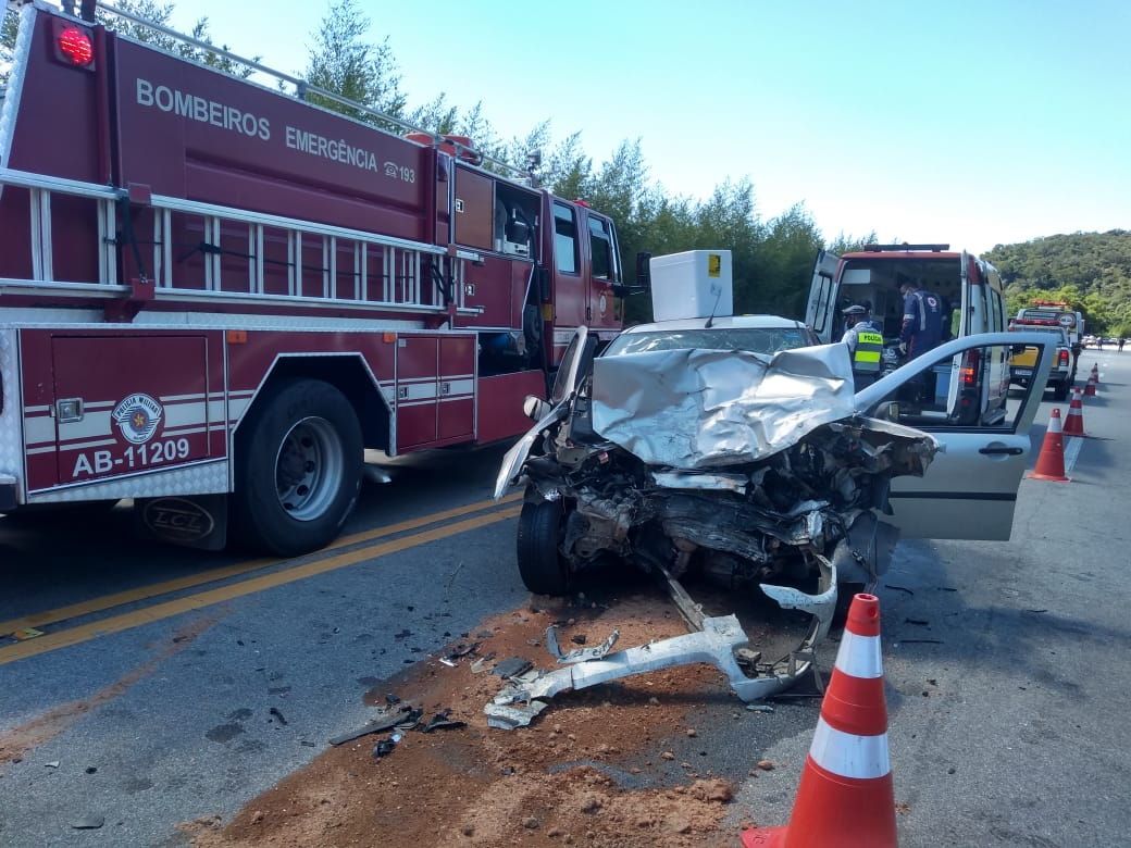 Mulher de 36 anos fica presa nas ferragens após colisão frontal na Rodovia Oswaldo Cruz DG/Arquivo Pessoal