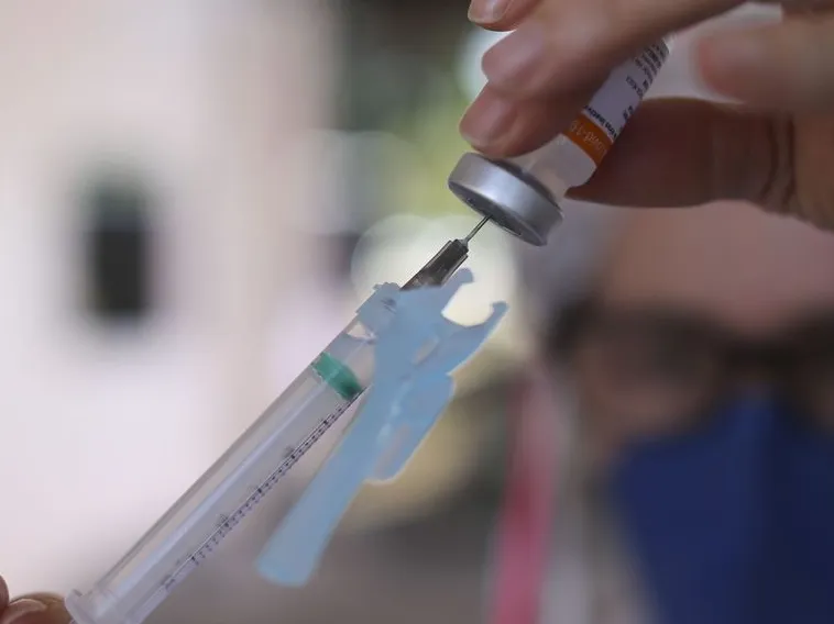 Prefeitura de São Paulo adota termo de compromisso para quem misturar as vacinas da AstraZeneca com a Pfizer