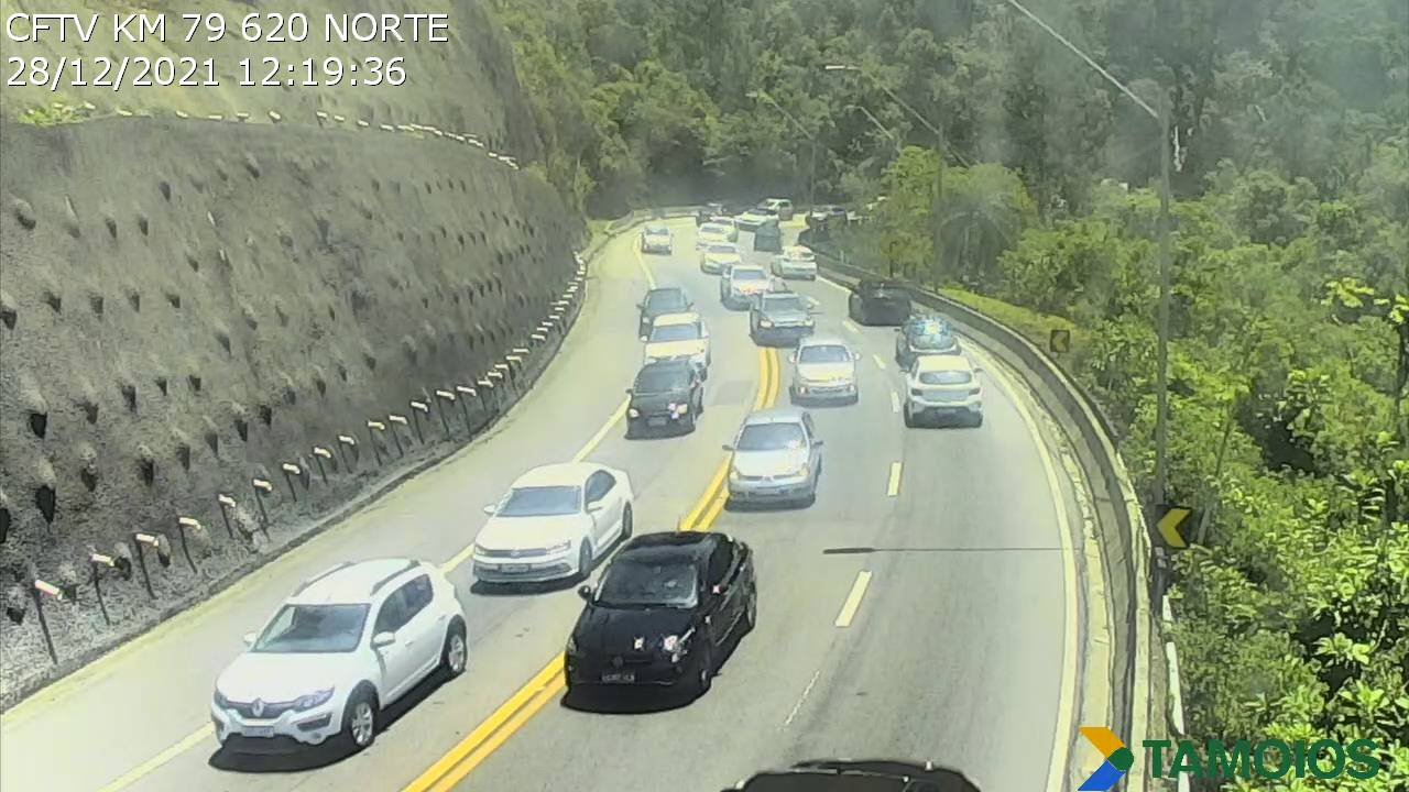 Acidente com 10 veículos causa congestionamento no trecho de serra da Tamoios Reprodução/Tamoios