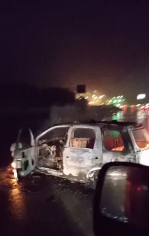 Dois carros foram incendiados para cercar a região durante o assalto
