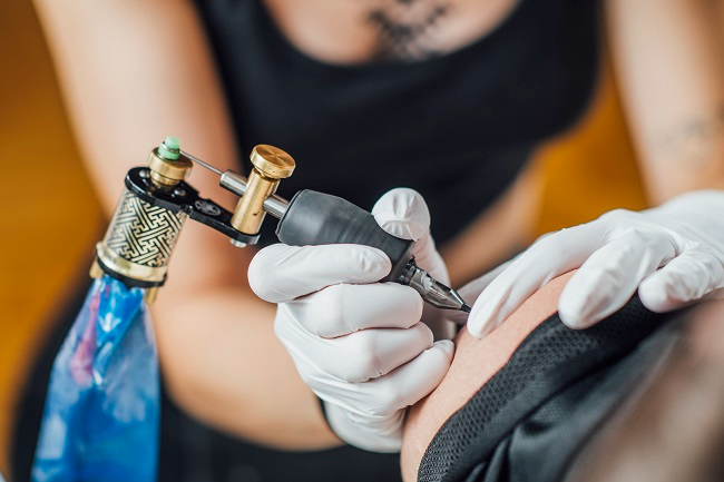 Quais alimentos evitar comer após fazer uma tatuagem? Veja lista Envato Elements