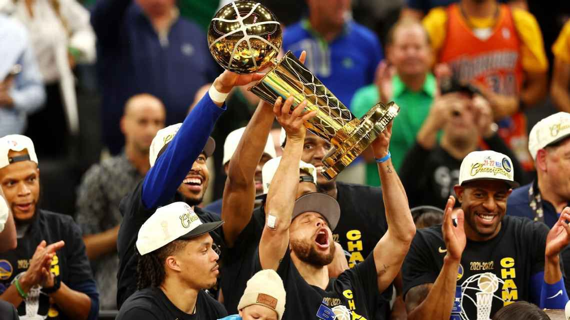 Golden State Warriors se tornou a terceira equipe mais vencedora da NBA Adam Glanzman/Getty Images