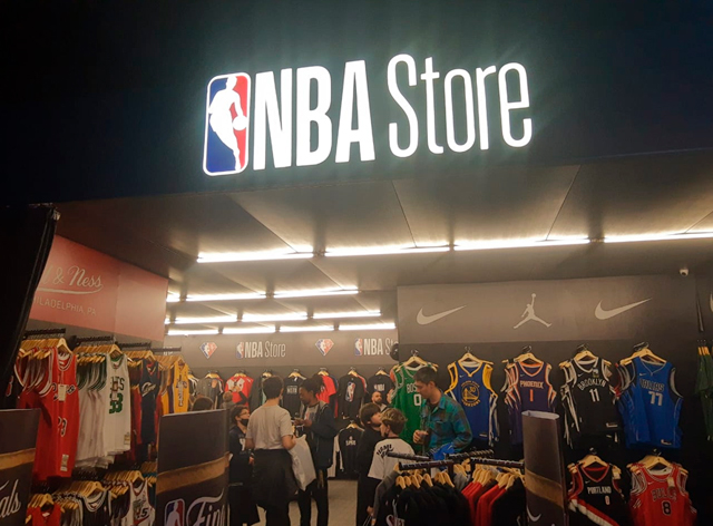 NBA Store localizada na NBa House Rodrigo Lima