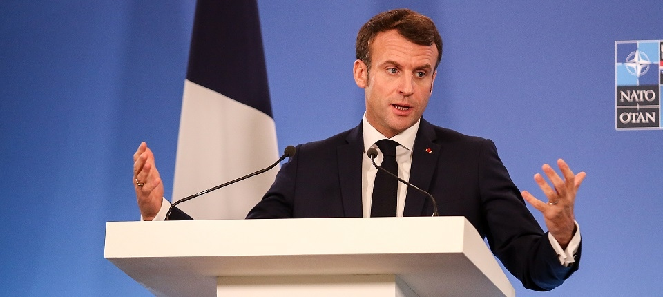 Macron promete "incomodar" os não vacinados na França 