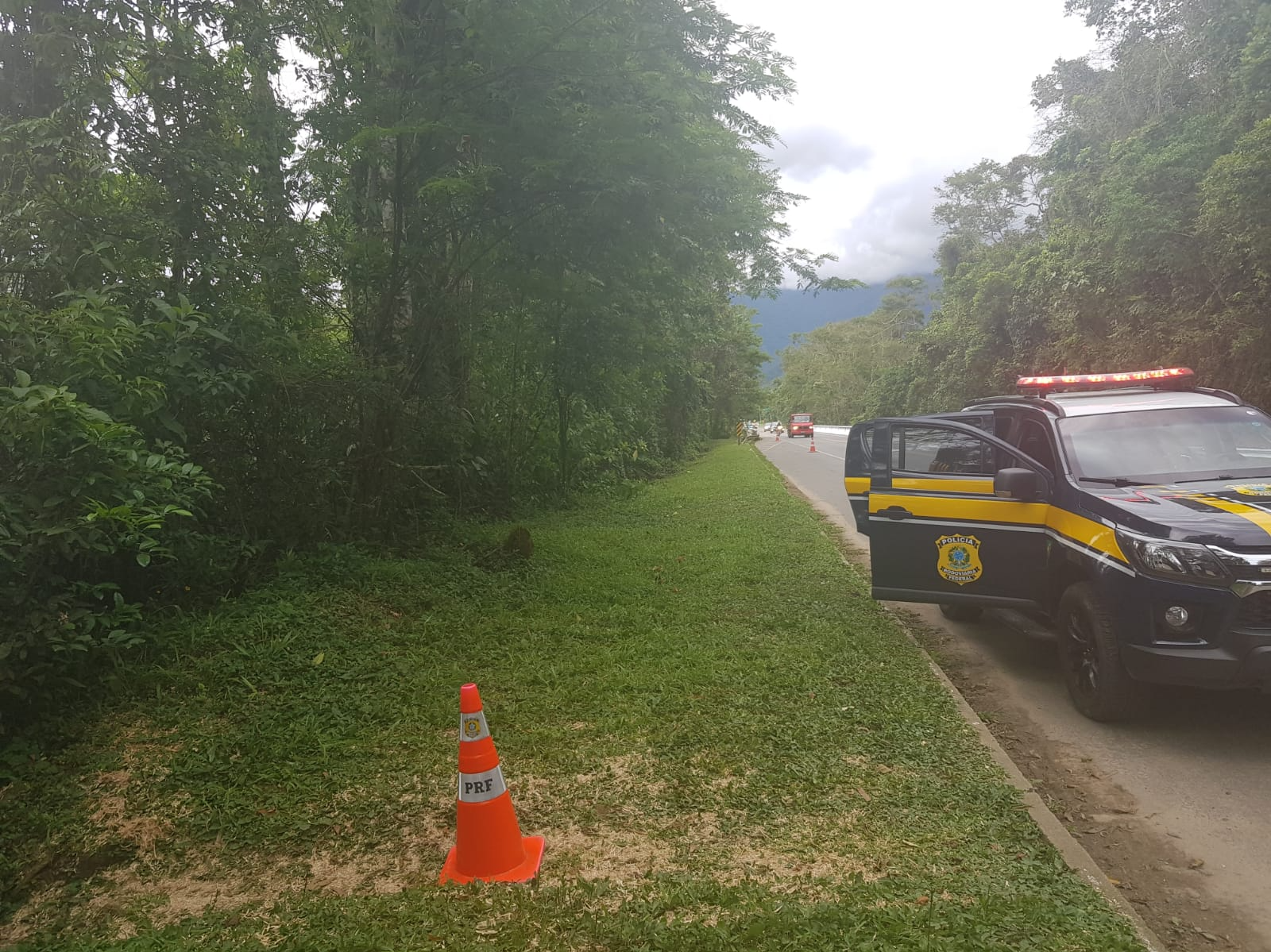 Um morre e dois ficam feridos em tiroteio em Ubatuba  Reprodução/ PRF