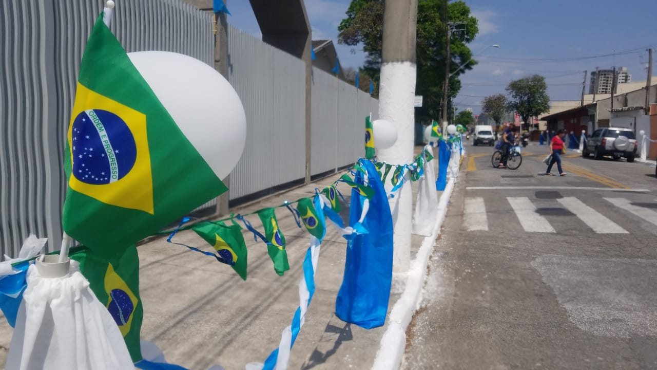 Enfeites em comemoração ao dia de Nossa Senhora Aparecida Rauston Naves/ TV Band Vale