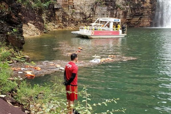 Sobe para oito o número de mortos no desabamento de um paredão em Capitólio-MG Foto: Divulgação/ Corpo de Bombeiros 