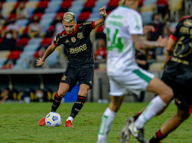 Andreas Pereira encerra jejum de gols de falta do Flamengo Marcelo Cortes