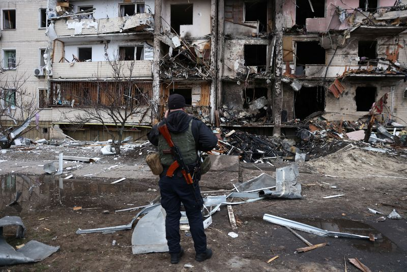 Jornalista analisa a reação do mundo ao conflito em escalada no Leste Europeu Foto: Reuters