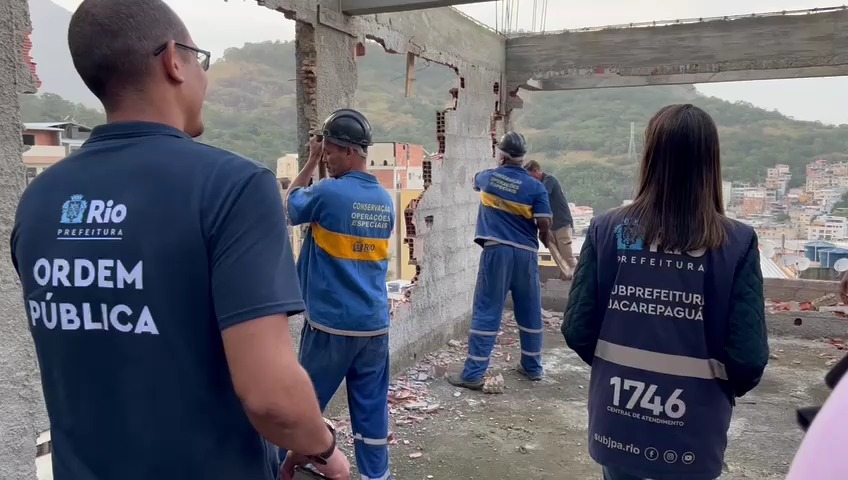 O prédio tinha três andares e apresentava indícios de ter mais pavimentos planejados. Divulgação/SEOP