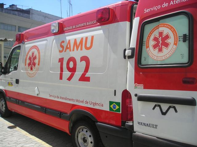 Por falta de leitos, pacientes esperam até 22h em ambulâncias no Rio