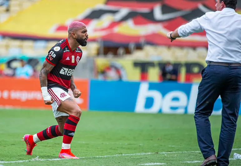 Atacante fez a festa com o treinador após dar vitória ao Flamengo