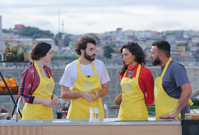 Participantes cozinham na Arena Corinthians Melissa Haidar/Band