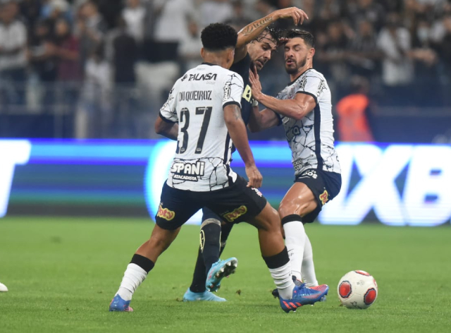 Denílson vê Corinthians amadurecido para jogo contra o Santos na Copa do Brasil