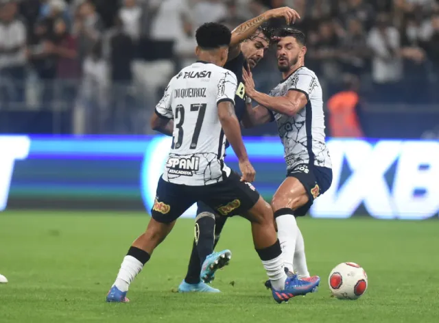 Denílson vê Corinthians amadurecido para jogo contra o Santos na Copa do Brasil