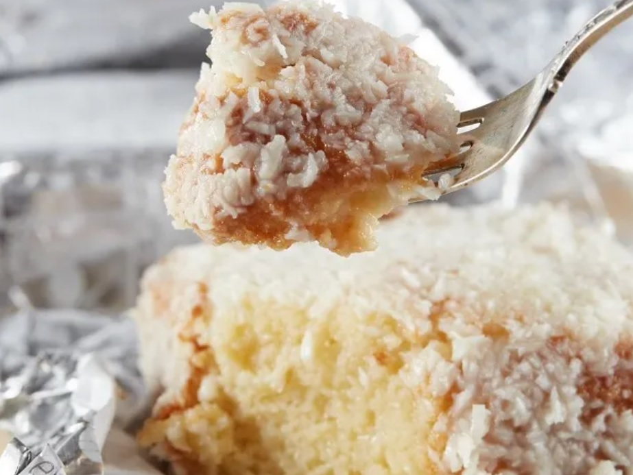 Bolo de coco gelado da Carole Crema Reprodução/Instagram