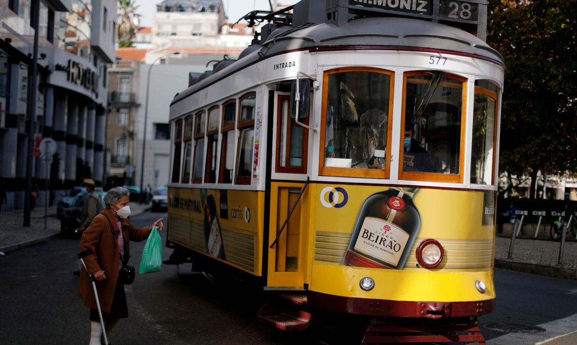 A variante Ômicron se torna dominante entre os casos de Covid-19 em Portugal Foto: EBC