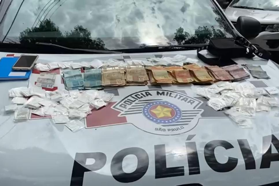 Jovem é preso com cocaína e mais de R$13 mil em Taubaté Divulgação/Polícia Militar