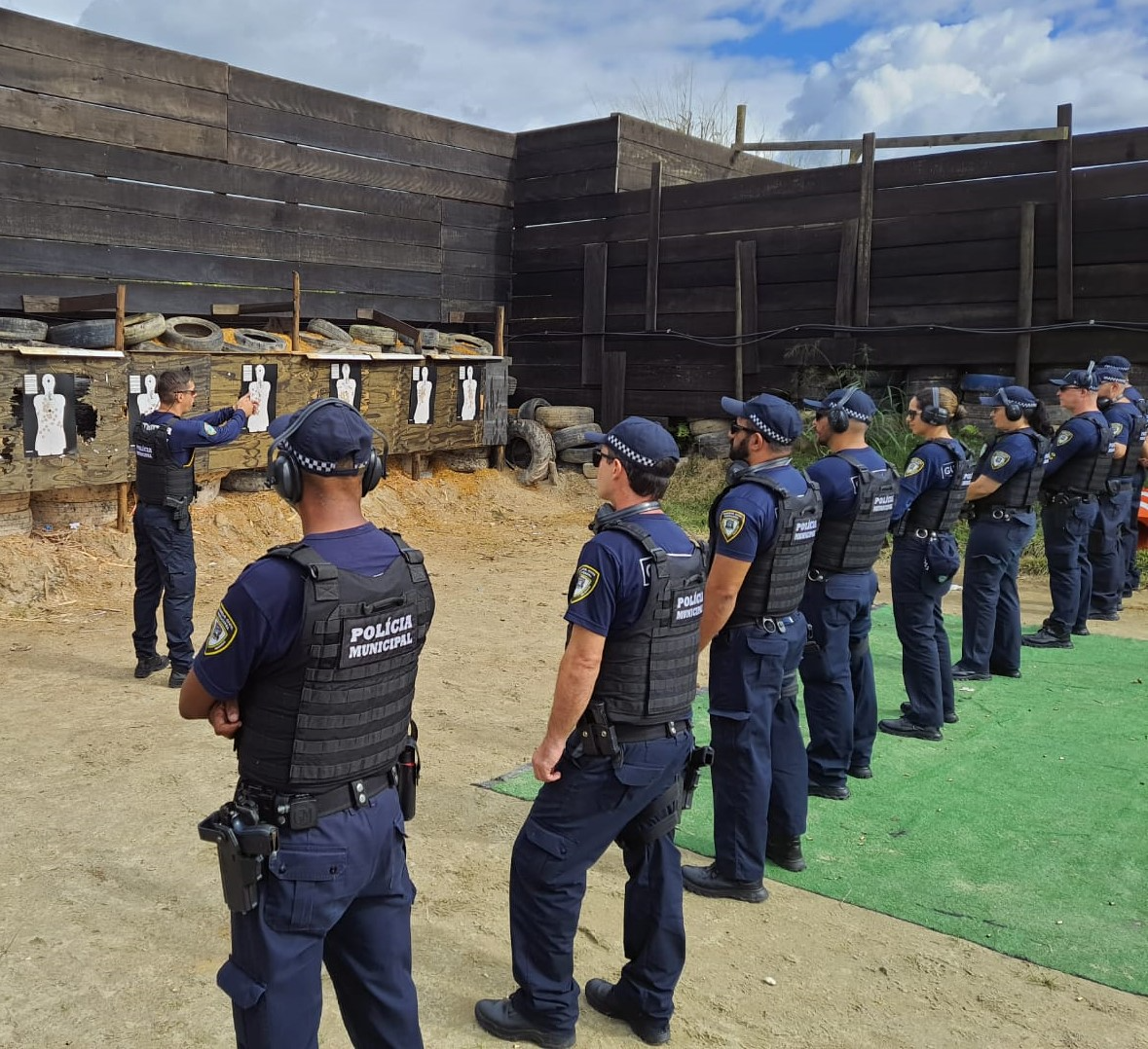 Policiais municipais podem portar 24 armas particulares ou da corporação Divulgação/Prefeitura SSB