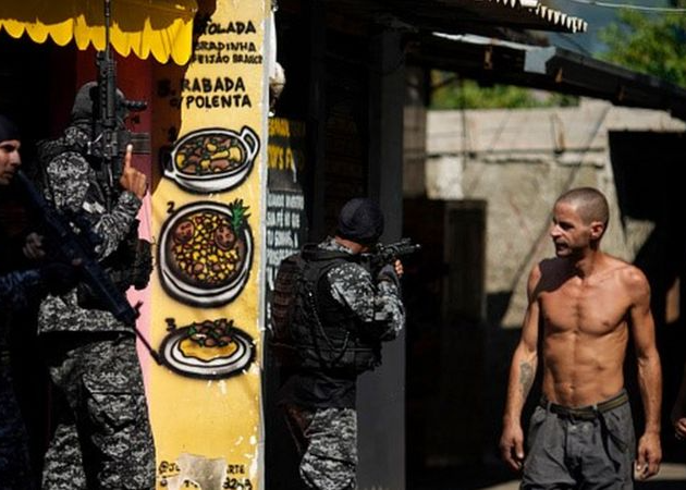 A polícia precisa explicar alguns pontos que carecem de uma justificativa válida Foto: Mauro Pimentel/AFP/Getty Images