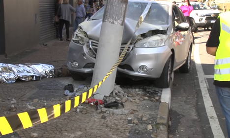 Carro desgovernado atropela e mata pedestre  Vilson Smanhoto 