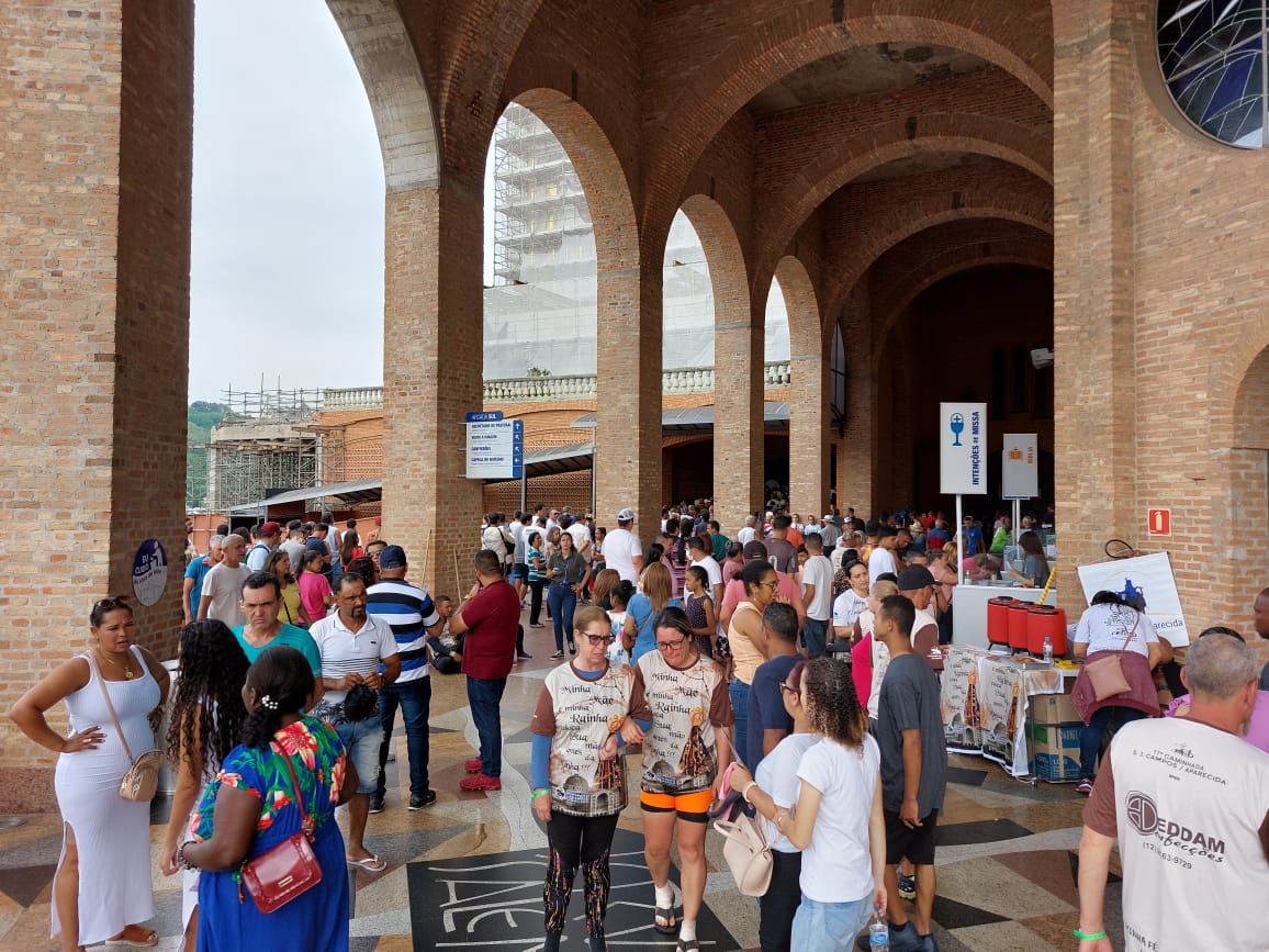 movimento é intenso na manhã desta quarta-feira (12) no Santuário Nacional de Aparecida Luiz Eugênio Silva/ Band Vale