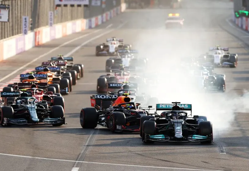 Hamilton e Verstappen travam batalha pelo título