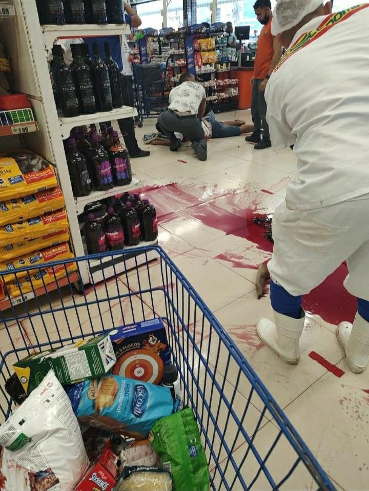 Duas pessoas são esfaqueadas dentro de um supermercado, em Duque de Caxias Reprodução/Redes Sociais