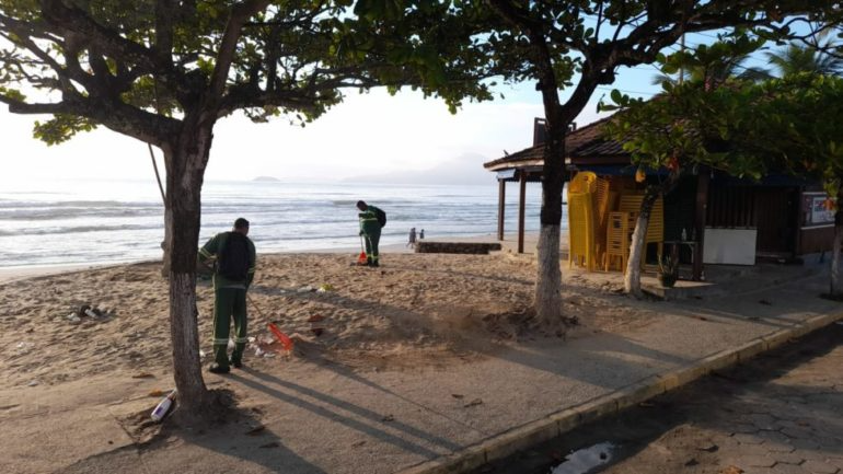 Ubatuba recolhe 101 toneladas de lixo das praias após virada Divulgação/ Prefeitura de Ubatuba