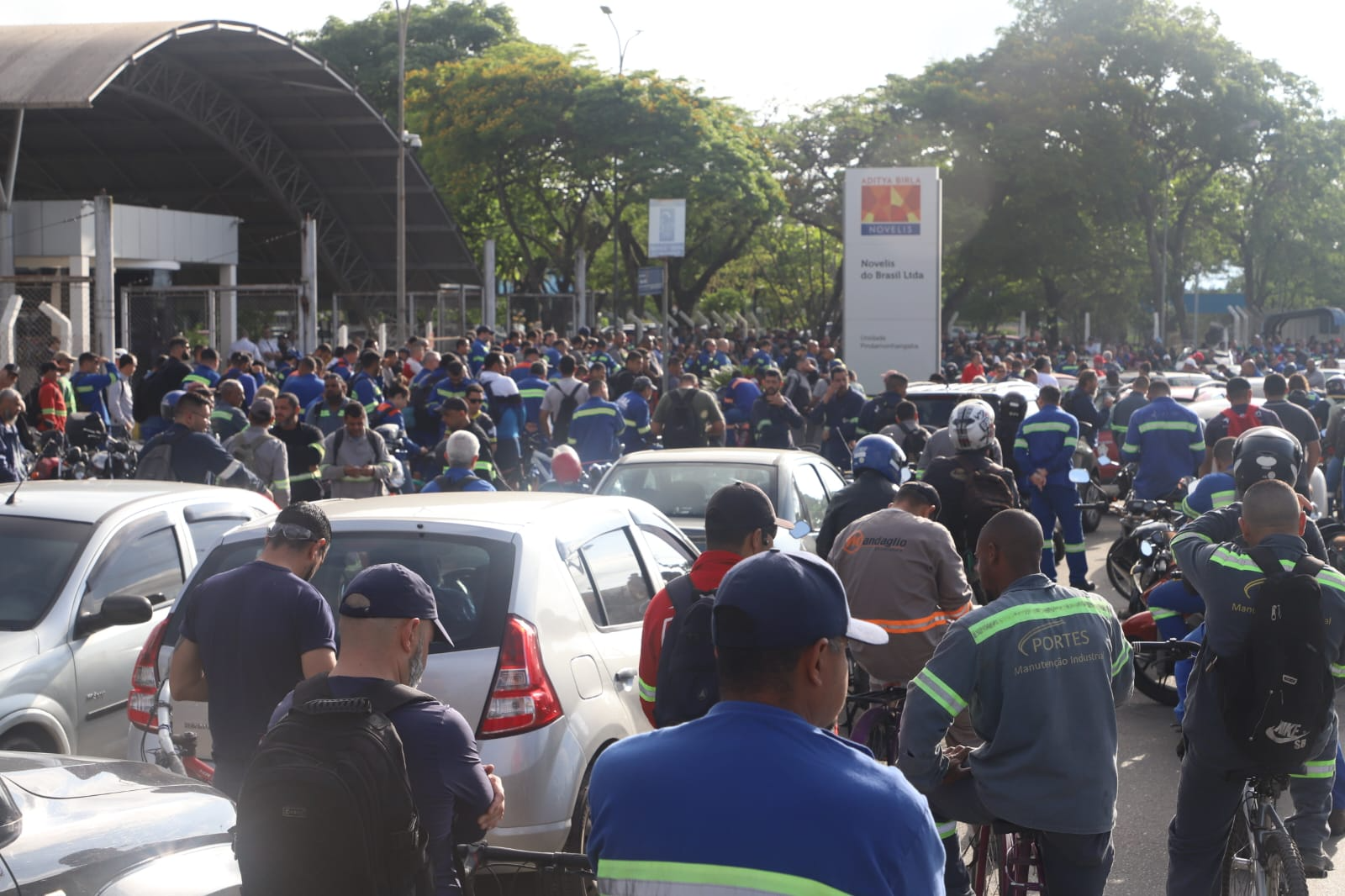 Trabalhadores da Novelis fazem paralisação de 2 horas pela Campanha Salarial Reprodução/ Sindicato dos Metalúrgicos 