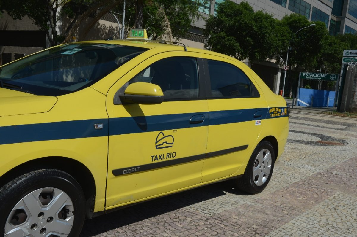 No Dia do Taxista, motoristas ganham pausa para fazer exames e medir pressão Prefeitura do Rio