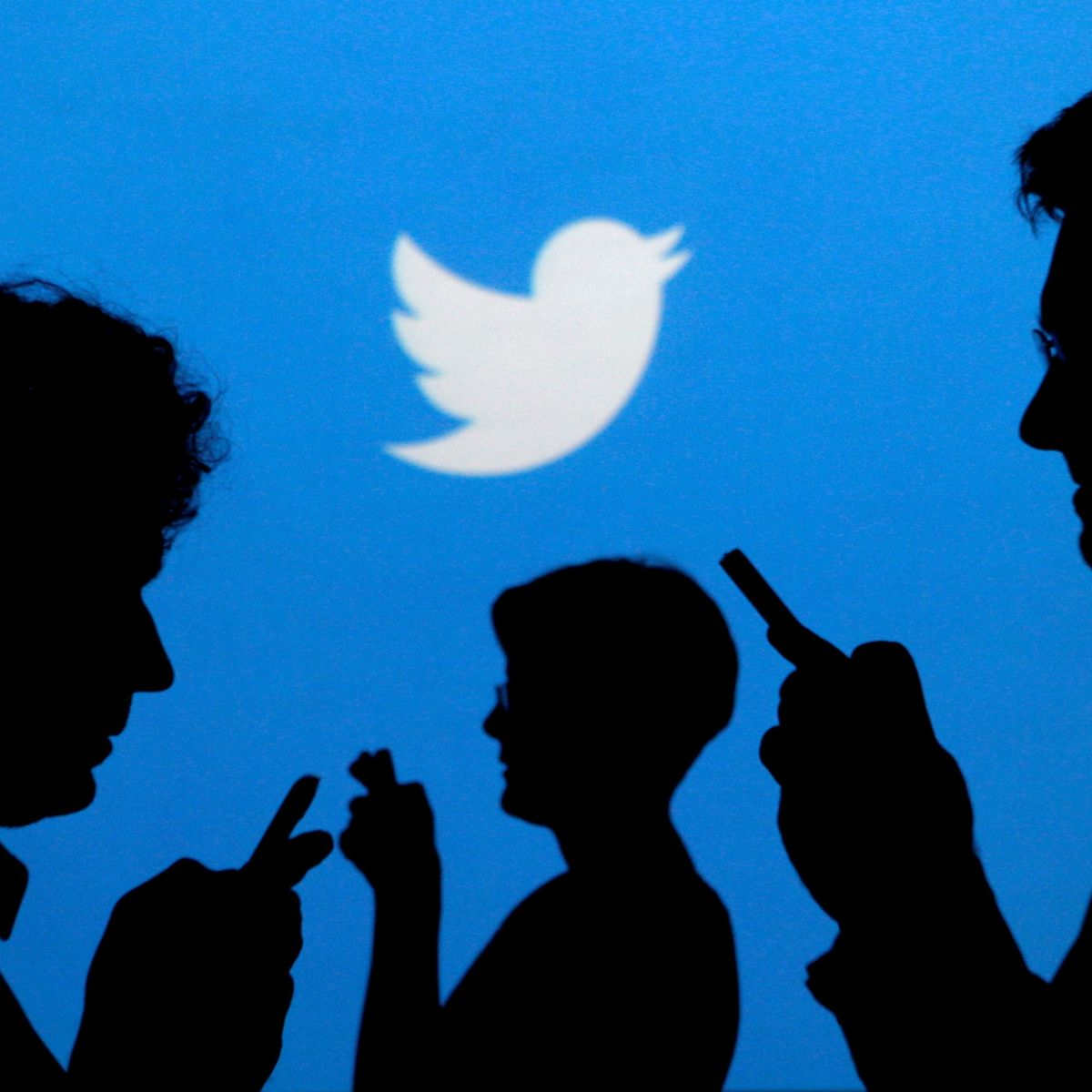 Twitter inclui Brasil na lista de países que vão testar nova ferramenta contra fake news Foto: Kacper Pempel/ Illustration/ Reuters