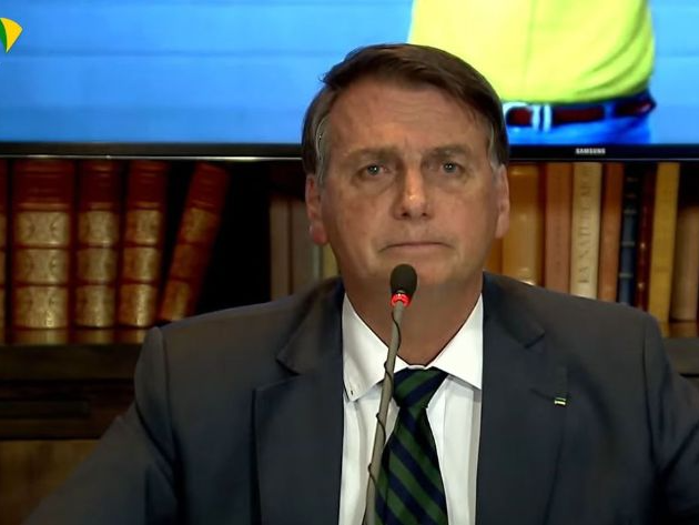 Bolsonaro reforça em live que 'Auxílio Brasil' não vai ultrapassar o teto de gastos Reprodução