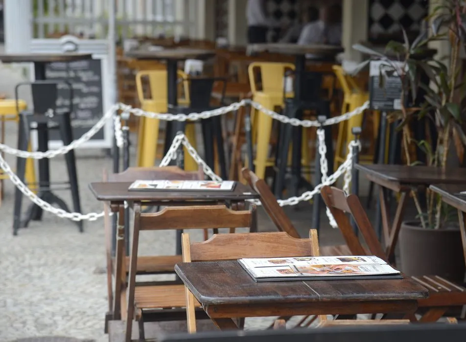 Bares e restaurantes podem voltar a funcionar em São Paulo