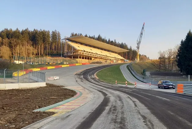 Circuito de Spa-Francorchamps recebe novo asfalto
