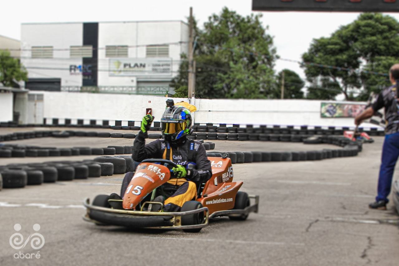 Evento ocorre na pista do Kart Center Sport & Bar, em São José dos Campos