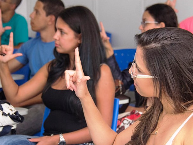 Professora cria canal em Libras para potencializar a educação inclusiva Foto: UNB