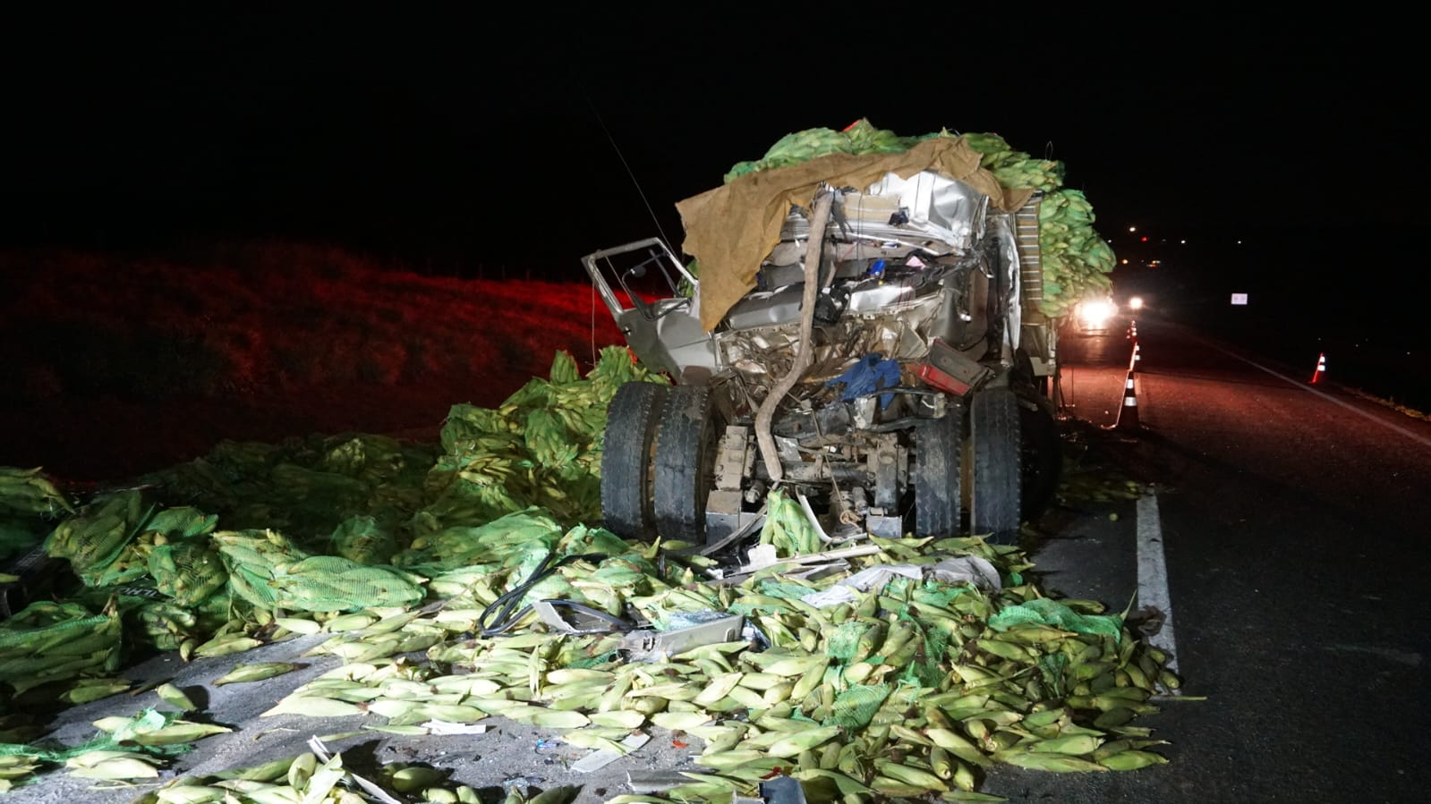 Motorista morre em acidente entre dois caminhões na SP-340 em Mogi Guaçu (SP) Imagens/Cláudio Felício - Portal da Cidade Mogi Guaçu