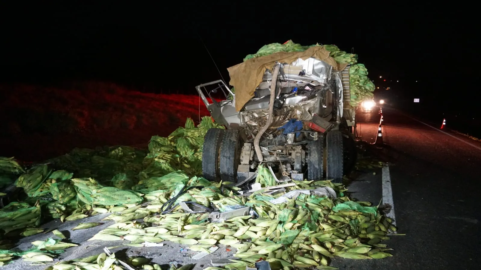 Motorista morre em acidente entre dois caminhões na SP-340 em Mogi Guaçu (SP)