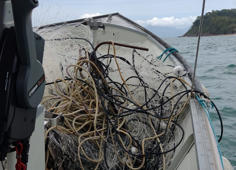 Polícia Militar apreende 180 metros de rede de pesca irregular, em Caraguatatuba
