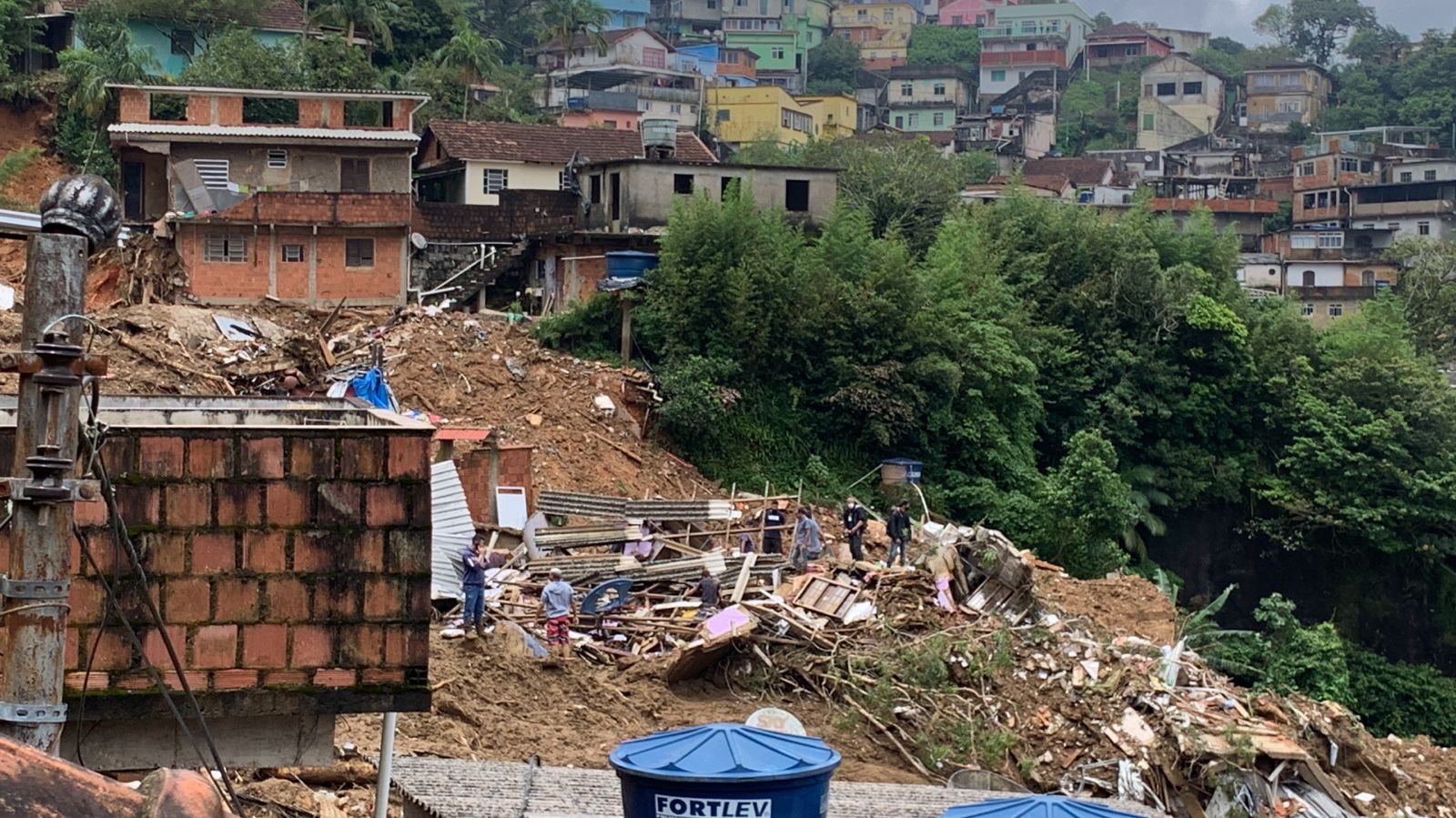 A cidade de Petrópolis decretou estado de calamidade pública na noite de terça Marcus Sadok