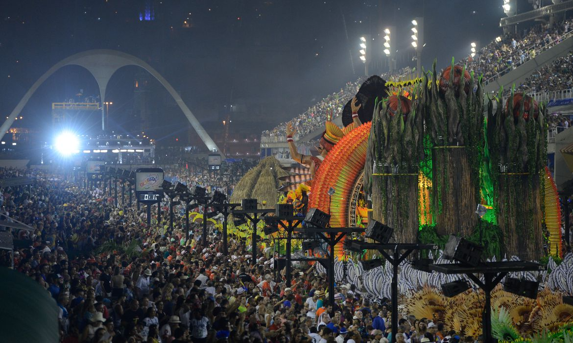 Carnaval 2022 na Sapucaí está garantido, afirma Paes